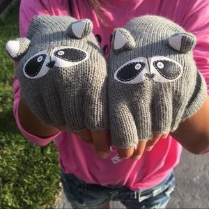 RACOON KNITTED GLOVES